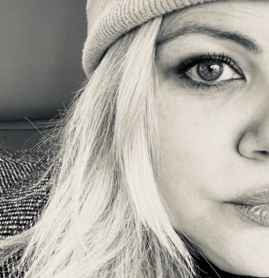 Capture decran 2026 08 02 093055 Genevi&egrave;ve Schmidt vit une belle histoire d&rsquo;amour avec un artiste bien connu