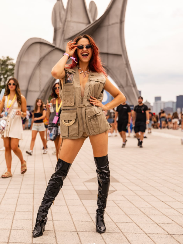 Capture decran 2026 08 02 233004 &Eacute;l&eacute;onore Lagac&eacute; d&eacute;voile son look le plus sexy du week-end &agrave; Osheaga