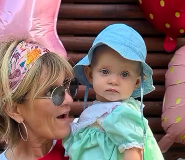 Capture decran 2026 08 19 042750 Jos&eacute;e Desch&ecirc;nes c&eacute;l&egrave;bre le premier anniversaire de sa petite-fille (Photos)