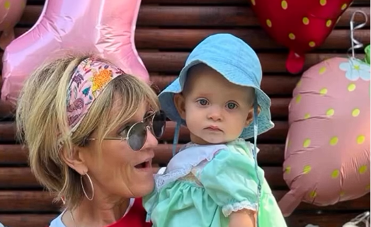 Capture decran 2026 08 19 042750 Jos&eacute;e Desch&ecirc;nes c&eacute;l&egrave;bre le premier anniversaire de sa petite-fille (Photos)