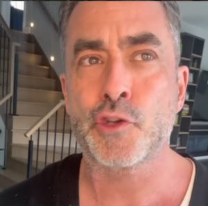 Capture decran 2026 08 24 102912 Ce couple d'artistes tr&egrave;s aim&eacute; traverserait une p&eacute;riode trouble en secret