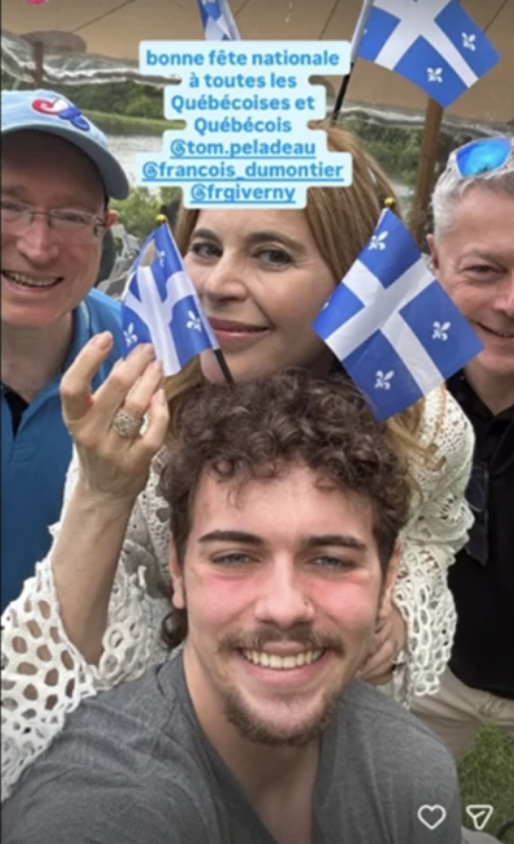 Capture le 2026 08 03 a 10.04.55 Julie Snyder s'affiche aux c&ocirc;t&eacute;s de son amoureux Fran&ccedil;ois Dumontier (05 Photos)