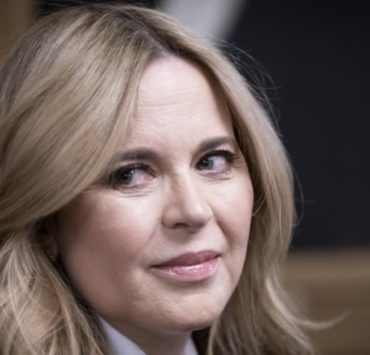 Capture le 2026 08 03 a 10.10.30 Julie Snyder s'affiche aux c&ocirc;t&eacute;s de son amoureux Fran&ccedil;ois Dumontier (05 Photos)
