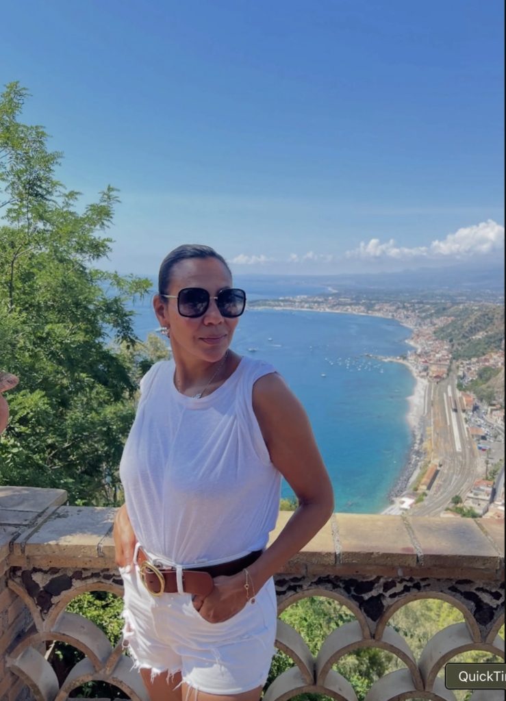 « Je ne m'en remettrai pas » : Isabelle Racicot fait rêver avec la suite de son voyage en Sicile 4 « Je ne m'en remettrai pas » : Isabelle Racicot fait rêver avec la suite de son voyage en Sicile Capture le 2026 08 04 a 11.51.10 « Je ne m'en remettrai pas » : Isabelle Racicot fait rêver avec la suite de son voyage en Sicile