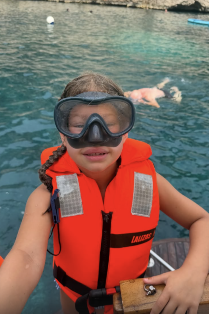Alicia Moffet en petit maillot de bain s'échappe à Majorque en famille 2 Alicia Moffet en petit maillot de bain s'échappe à Majorque en famille Capture le 2026 08 07 a 09.49.19 Alicia Moffet en petit maillot de bain s'échappe à Majorque en famille
