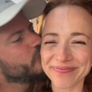 afcf2ee1 a23c 4e33 a75a 27ced1178df7 Karine Vanasse surprend tout le monde avec des rares photos de son chum
