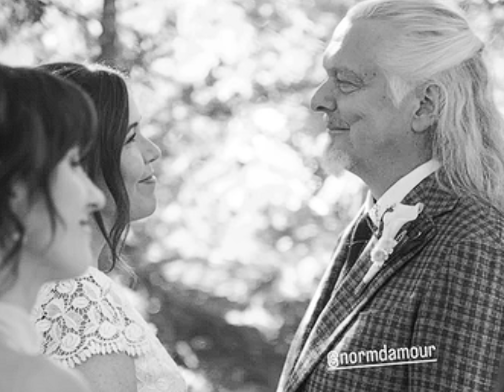 Capture decran 2026 09 25 171047 e1790370852162 Les premi&egrave;res images du mariage de Normand D&rsquo;Amour font leur apparition