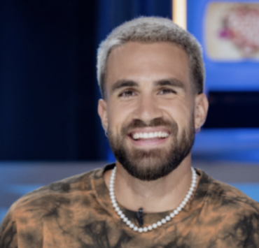Surprise totale : voyez quelle actrice Québécoise bien connue attendait Jay Du Temple à sa ligne d'arrivée serait-elle son nouvelle amour ? 5 Surprise totale : voyez quelle actrice Québécoise bien connue attendait Jay Du Temple à sa ligne d'arrivée serait-elle son nouvelle amour ? Capture le 2026 09 20 a 10.24.50 Surprise totale : voyez quelle actrice Québécoise bien connue attendait Jay Du Temple à sa ligne d'arrivée serait-elle son nouvelle amour ?