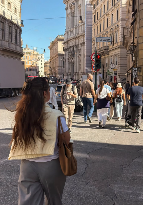 Capture decran 2026 10 13 075700 Ils tombent sous le charme de Rome: S&eacute;bastien Delorme et son amoureuse en 10 clich&eacute;s