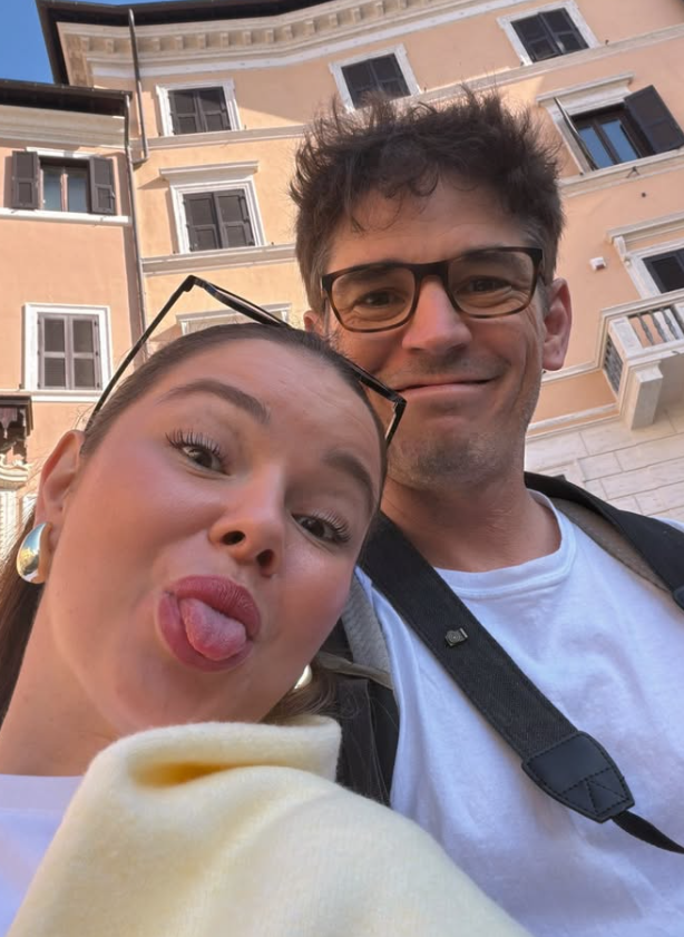 Capture decran 2026 10 13 075843 Copie Ils tombent sous le charme de Rome: S&eacute;bastien Delorme et son amoureuse en 10 clich&eacute;s