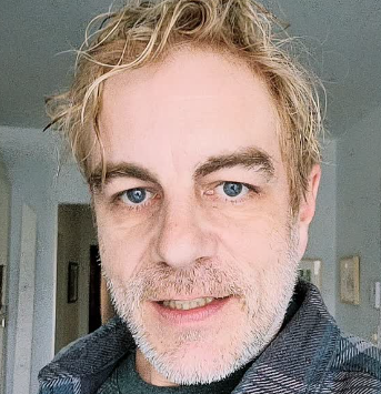 Une rare photo de Hubert Proulx : son fils, et sa célèbre amoureuse 2 Une rare photo de Hubert Proulx : son fils, et sa célèbre amoureuse Capture decran 2026 10 27 081057 Une rare photo de Hubert Proulx : son fils, et sa célèbre amoureuse