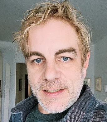 Une rare photo de Hubert Proulx : son fils, et sa célèbre amoureuse 1 Une rare photo de Hubert Proulx : son fils, et sa célèbre amoureuse Capture decran 2026 10 27 081057 Une rare photo de Hubert Proulx : son fils, et sa célèbre amoureuse