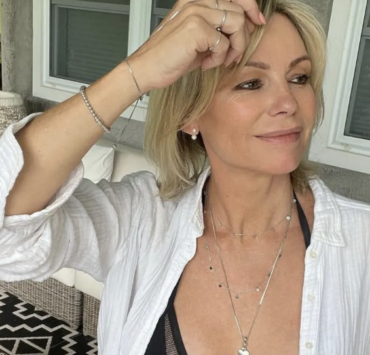 Caroline Néron dévoile en riant le grand décolleté de son personnage qui attire les regards 2 Caroline Néron dévoile en riant le grand décolleté de son personnage qui attire les regards Capture le 2026 10 20 a 09.43.52 Caroline Néron dévoile en riant le grand décolleté de son personnage qui attire les regards