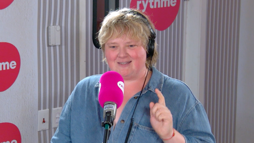 Bouleversant passage à Génération J : Debbie Lynch-White fond en larmes en s'adressant à la petite fille qu'elle était 1 Bouleversant passage à Génération J : Debbie Lynch-White fond en larmes en s'adressant à la petite fille qu'elle était audio 1790110065422650 ori Bouleversant passage à Génération J : Debbie Lynch-White fond en larmes en s'adressant à la petite fille qu'elle était