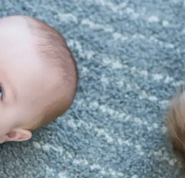babys vergleichen buehne content 2100x900.jpg Les 20 pr&eacute;noms de b&eacute;b&eacute; qui ont explos&eacute; en 2025 au Canada&hellip; et vous allez reconna&icirc;tre les noms