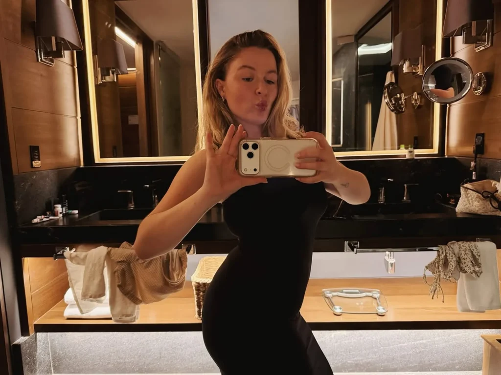 https cdn tor.buminteractif.com 2026 10 04143112 3.jpg Delphine Morissette en escapade de r&ecirc;ve avec son conjoin connu: 9 magnifiques photos