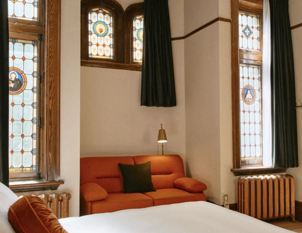 Marie-Lyne Joncas séjourne dans un château spectaculaire voici 10 incroyables photos 8 Marie-Lyne Joncas séjourne dans un château spectaculaire voici 10 incroyables photos https cdn tor.buminteractif.com 2026 10 05155211 Capture decran le 2026 10 05 a 11.49.59.png Marie-Lyne Joncas séjourne dans un château spectaculaire voici 10 incroyables photos