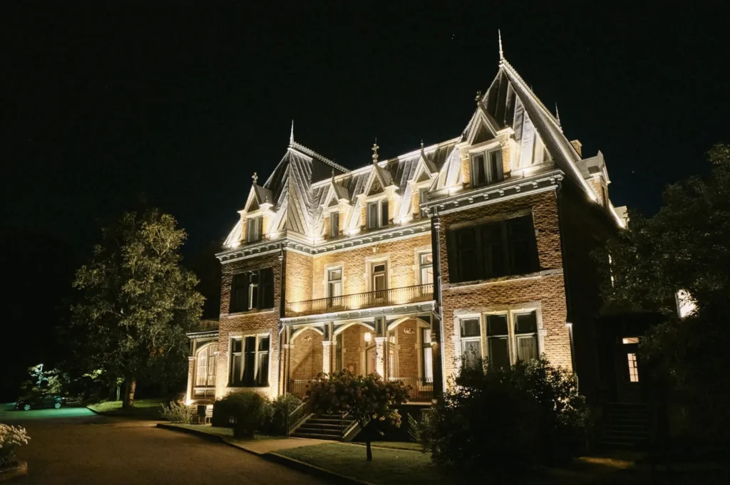 Marie-Lyne Joncas séjourne dans un château spectaculaire voici 10 incroyables photos 9 Marie-Lyne Joncas séjourne dans un château spectaculaire voici 10 incroyables photos https cdn tor.buminteractif.com 2026 10 05155346 Capture decran le 2026 10 05 a 11.53.37.png Marie-Lyne Joncas séjourne dans un château spectaculaire voici 10 incroyables photos