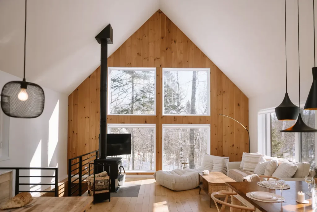 https cdn tor.buminteractif.com 2026 10 12175228 7e66e76e 67c9 435b a628 a632d47f00e1.jpeg 1 Le chalet de r&ecirc;ve de Marie-Soleil Dion et Laurence Nerbonne&hellip; en 16 photos qui donnent envie