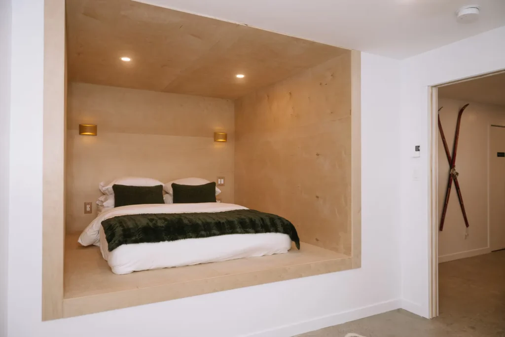 https cdn tor.buminteractif.com 2026 10 12175232 f41dda1a f0a3 4db7 9cd4 bd2db6fc3101.jpeg Le chalet de r&ecirc;ve de Marie-Soleil Dion et Laurence Nerbonne&hellip; en 16 photos qui donnent envie