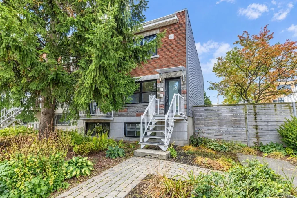 Ingrid Falaise met son duplex en vente à 1,1M$ : les détails qui font craquer 3 Ingrid Falaise met son duplex en vente à 1,1M$ : les détails qui font craquer https cdn tor.buminteractif.com 2026 10 16175045 18.jpg Ingrid Falaise met son duplex en vente à 1,1M$ : les détails qui font craquer