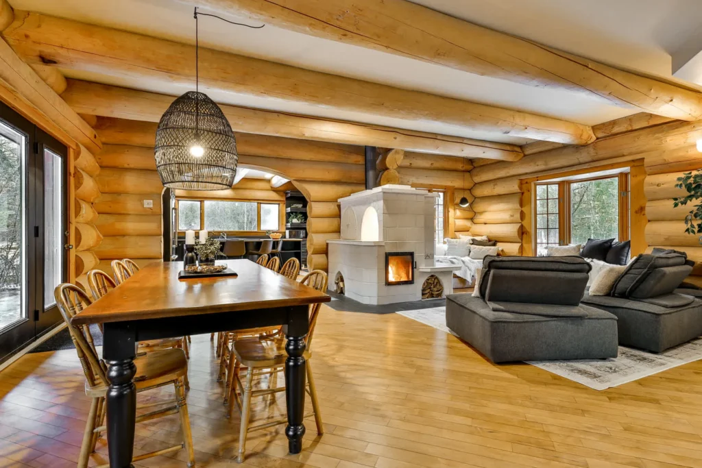 https cdn tor.buminteractif.com 2026 10 19165112 3.jpg 15 photos &eacute;poustouflantes : Le chalet de r&ecirc;ve o&ugrave; la fille de Patrick Bourgeois a s&eacute;journ&eacute;
