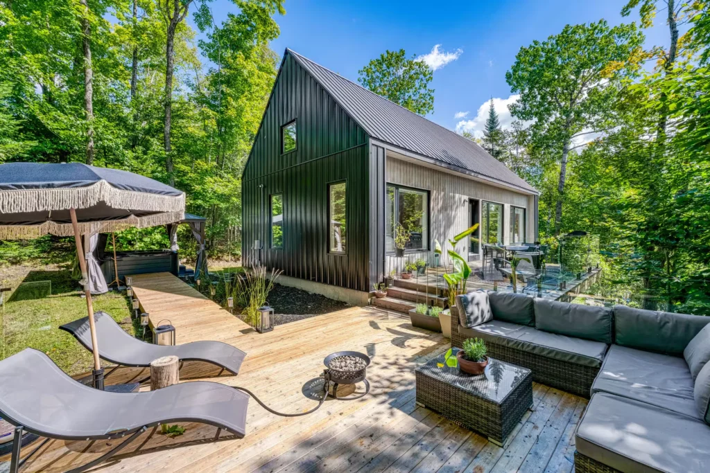 https cn tor.buminteractif.com 2026 10 12175232 f7ae75e1 f59d 4207 9b7a ebbf23f3a2fc.jpeg Le chalet de r&ecirc;ve de Marie-Soleil Dion et Laurence Nerbonne&hellip; en 16 photos qui donnent envie