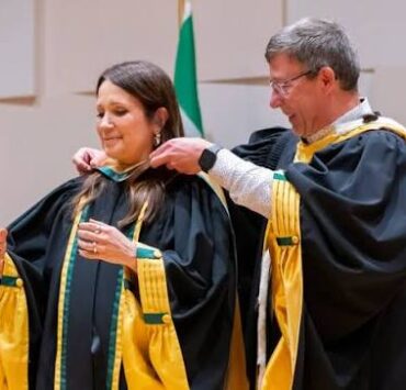 France Beaudoin honorée à l’Université de Sherbrooke : la visite inattendue qui a tout chamboulé 4 France Beaudoin honorée à l’Université de Sherbrooke : la visite inattendue qui a tout chamboulé mnb France Beaudoin honorée à l’Université de Sherbrooke : la visite inattendue qui a tout chamboulé