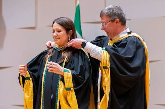 France Beaudoin honorée à l’Université de Sherbrooke : la visite inattendue qui a tout chamboulé 1 France Beaudoin honorée à l’Université de Sherbrooke : la visite inattendue qui a tout chamboulé mnb France Beaudoin honorée à l’Université de Sherbrooke : la visite inattendue qui a tout chamboulé