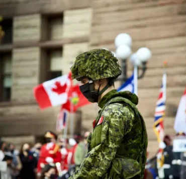 soldat canadien Trag&eacute;die &agrave; la base militaire de Wainwright : le Canada en deuil apr&egrave;s un violent incendie