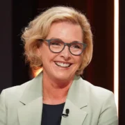 sophie thibault bonsoir 2026 80354.jpg Nouvelle alerte m&eacute;dicale : Sophie Thibault brise le silence sur l'angoisse d'un retour du cancer &laquo; On n'en sort pas &raquo;!